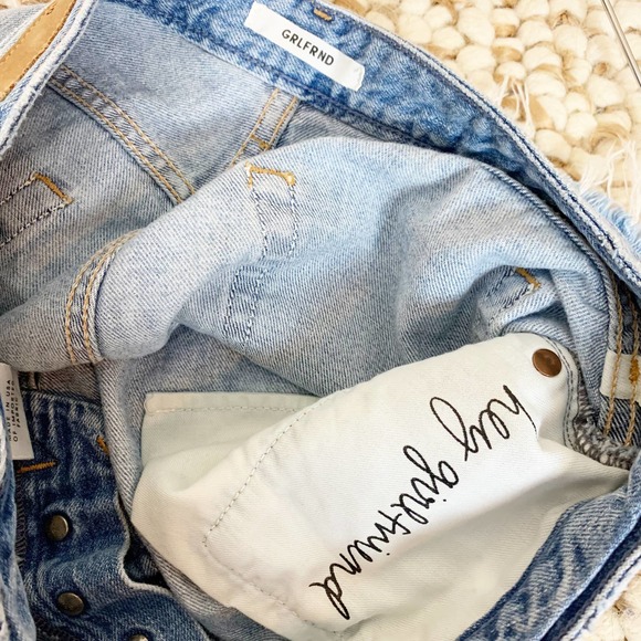 GRLFRND Women’s Helena High-Rise Cut Off Short in Tainted Love Size 28 - Picture 6 of 8